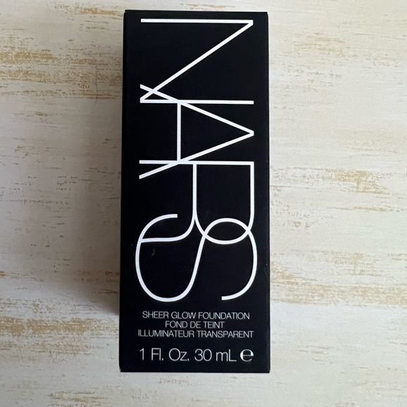 NARS sheer glow foundation ZAMBIE DARK 5 BRAND NEW WITH THE BOX - Picture 2 of 6